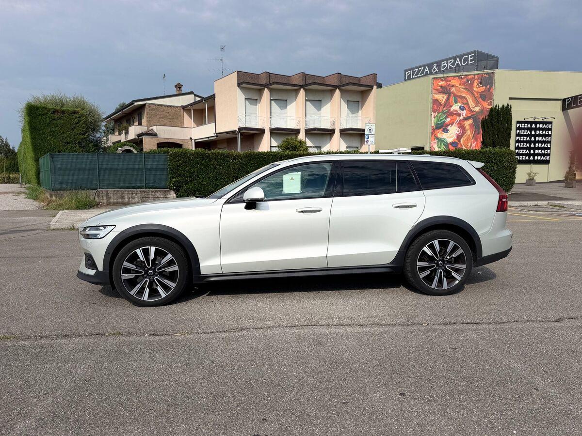 Volvo V60 2.0 b4 Business Pro awd auto