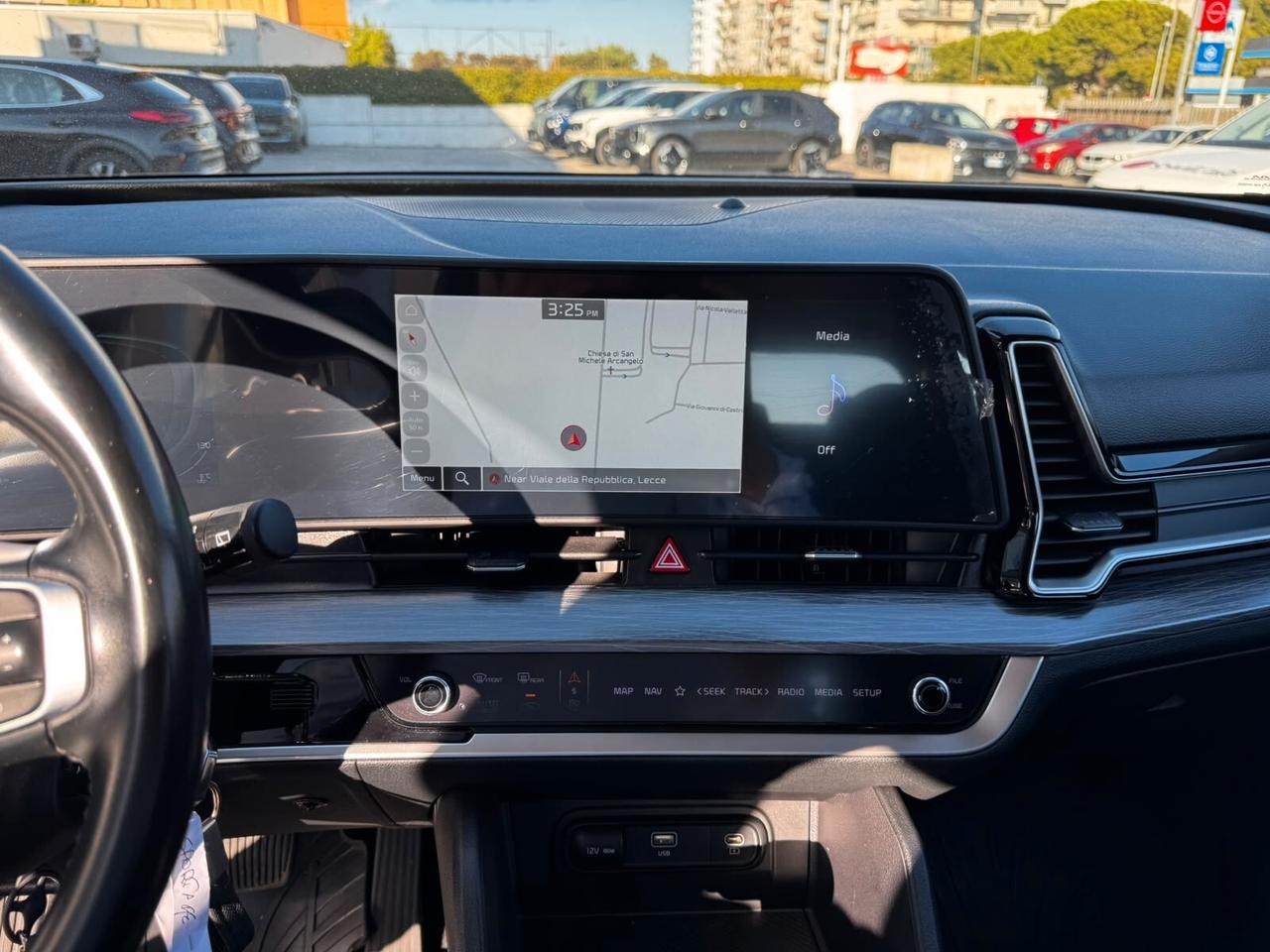 KIA SPORTAGE 1.6 DIESEL HYBRID 2023 ACCESSORIATA