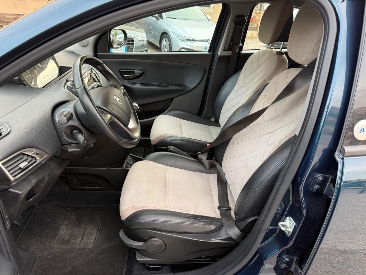 Lancia Ypsilon 1.2 69 CV 5 porte GPL Ecochic Silver