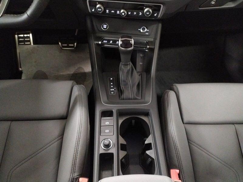 Audi Q3 Sportback 40 2.0 tdi Identity Black quattro 193cv s-tronic