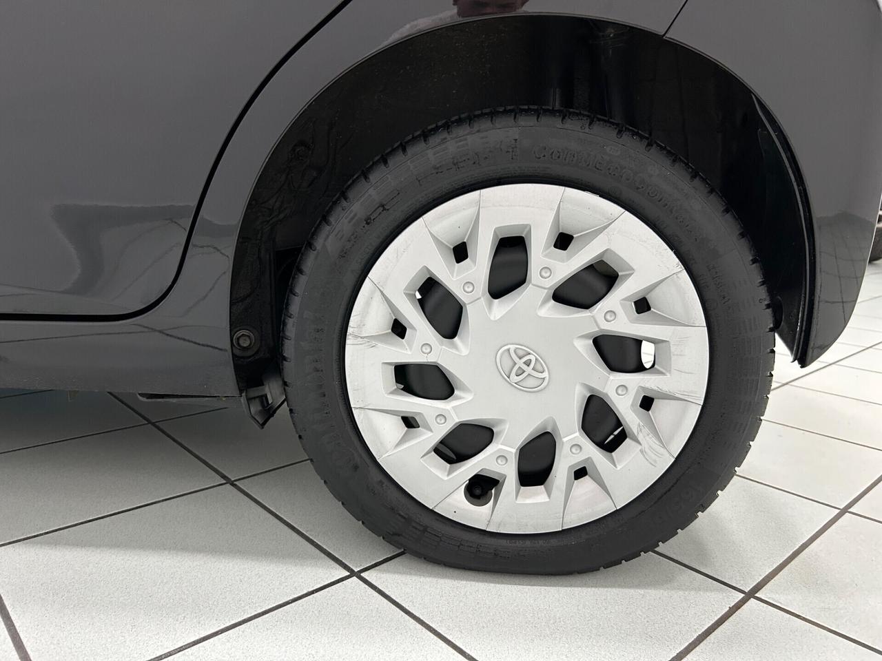 Toyota Aygo 1.0 VVT-i 72CV 5 porte x-play 29.000KM