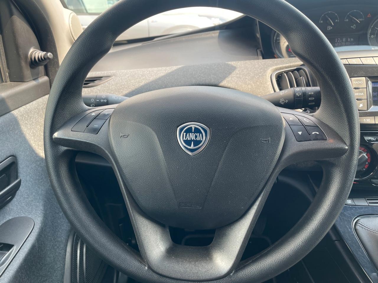 Lancia Ypsilon 1.0 FireFly 5 porte S&S Hybrid Silver