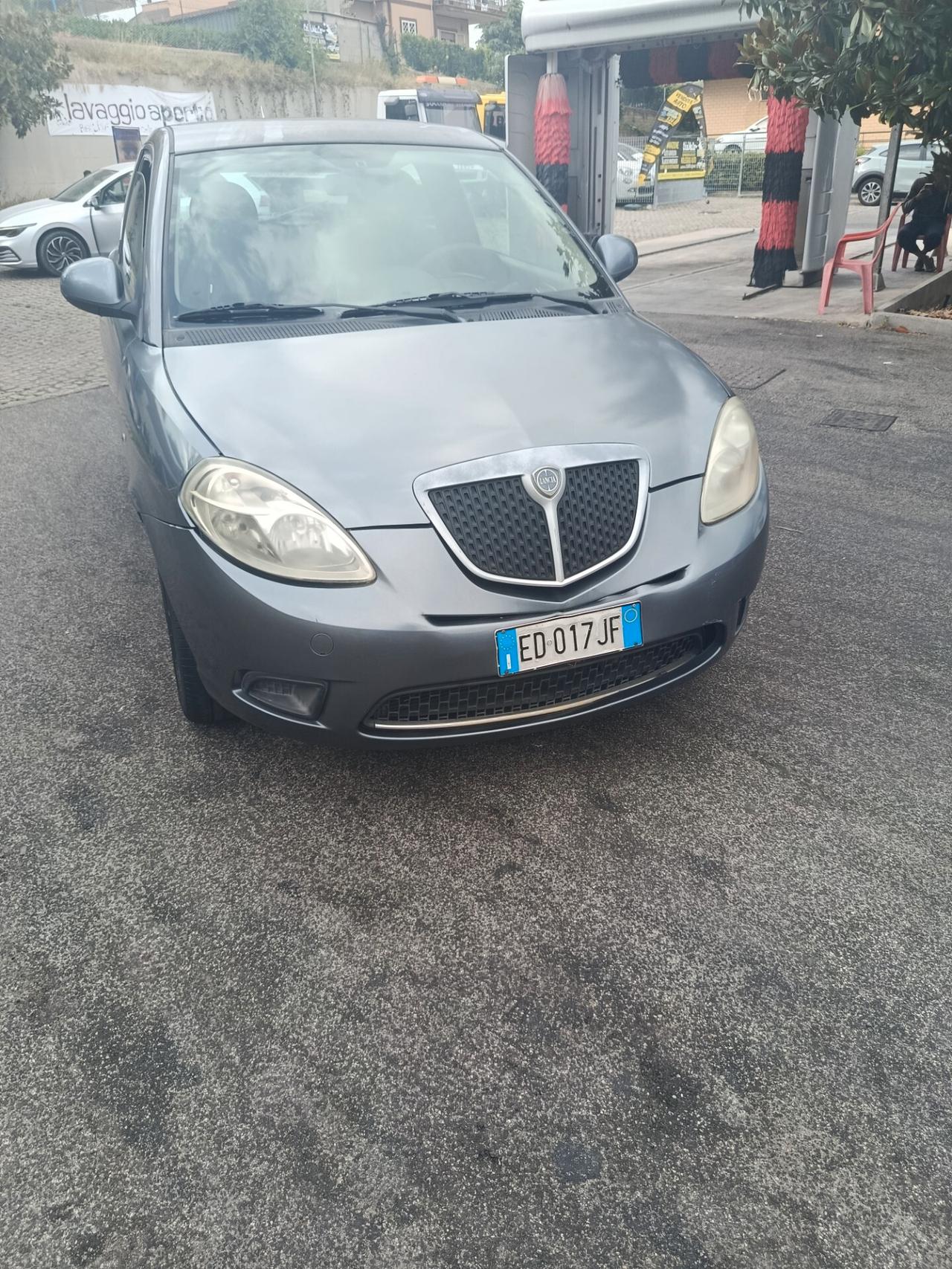 Lancia Ypsilon 1.3 MJT 75 CV Platino
