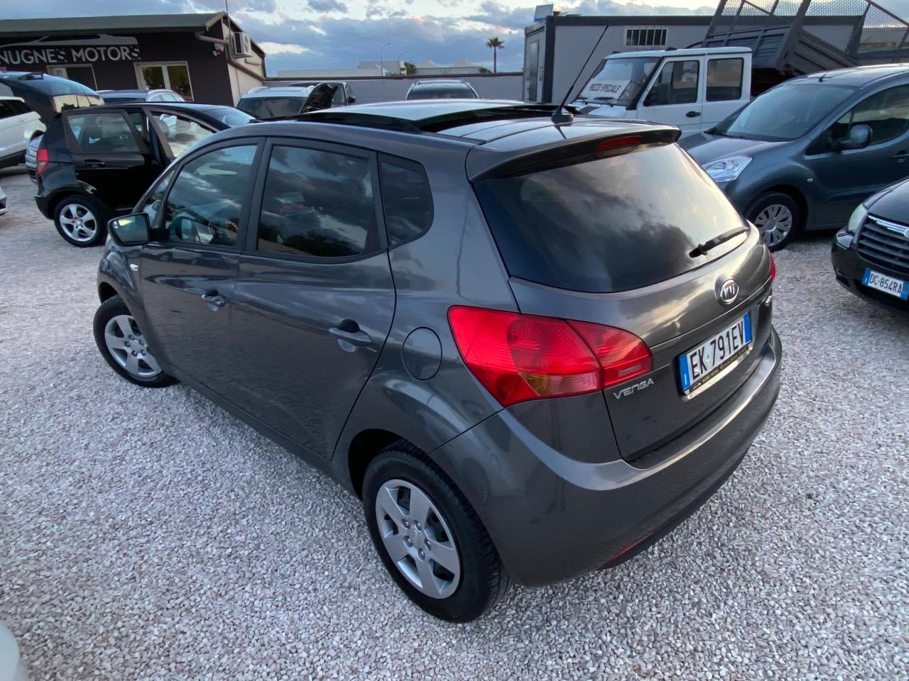 Kia Venga 1.4 CRDi 90CV WGT Fullsky