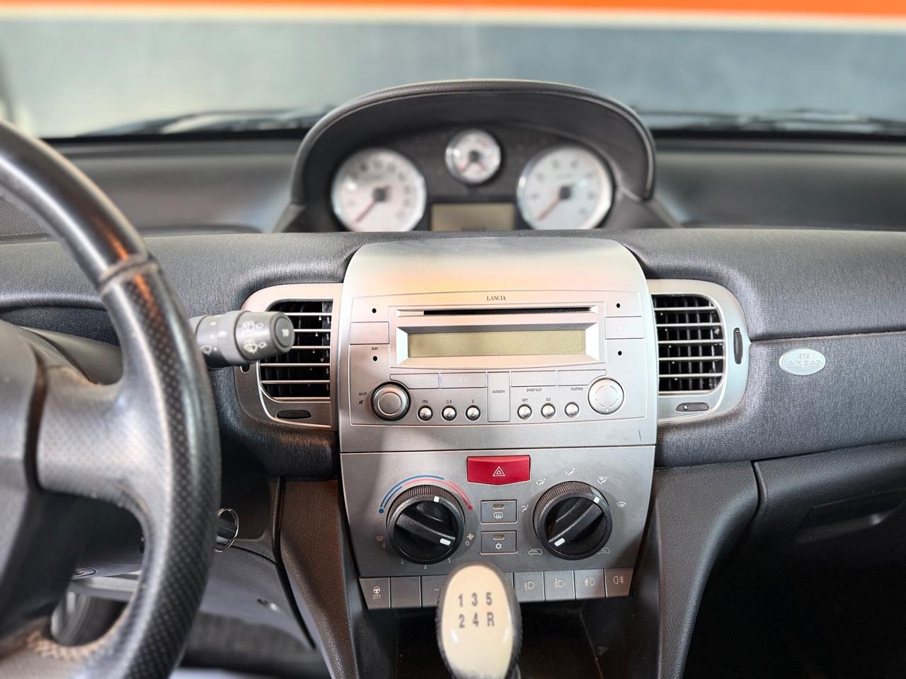 Lancia Ypsilon 1.2 Momo Design NEOPATENTATI