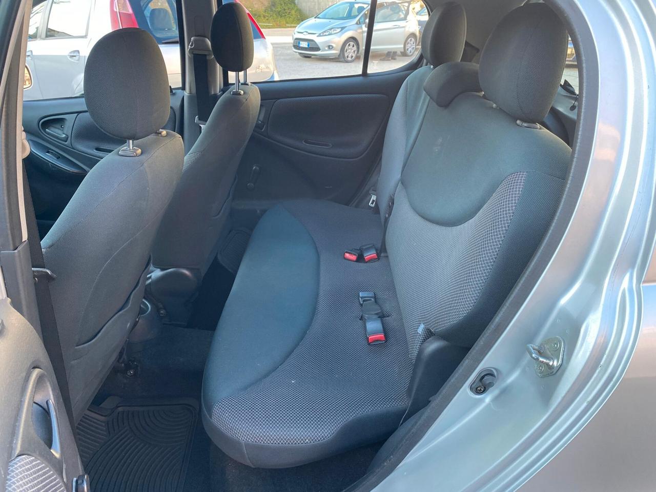 Toyota Yaris 1.0 benz 68cv economica 5p nuova 2005