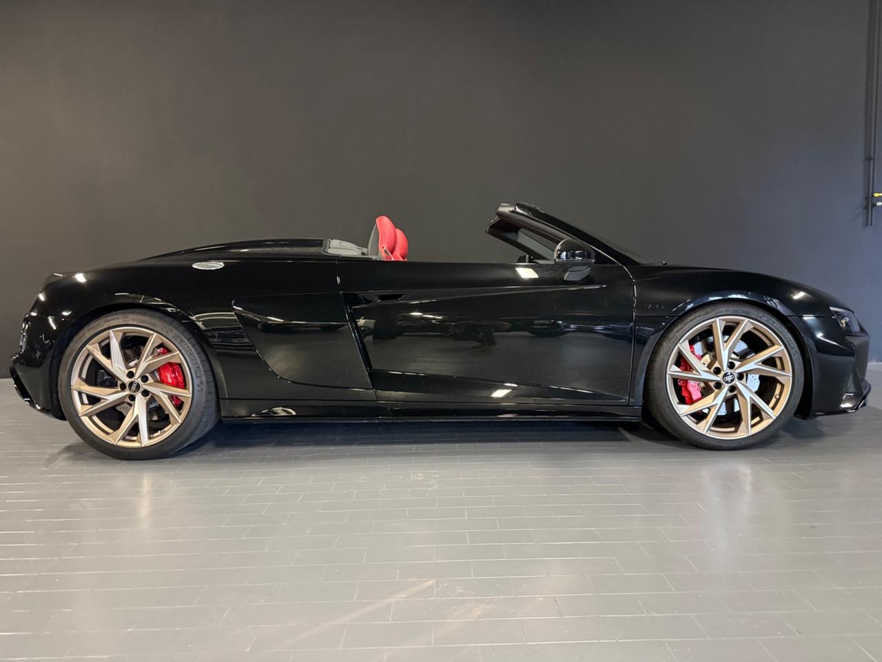 Audi R8 Spyder V10 RWD S tronic performance