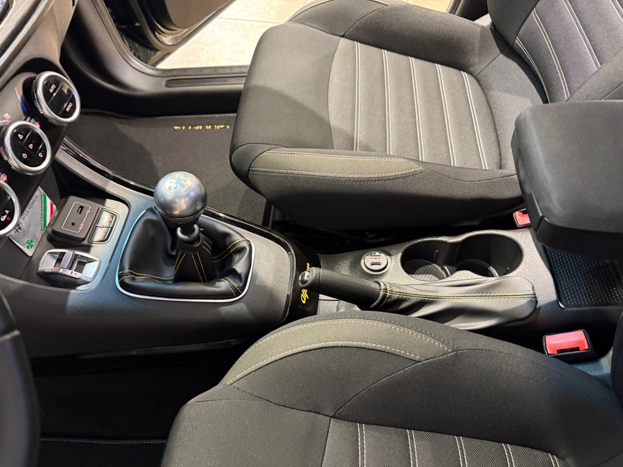 Alfa Romeo Giulietta 1.6 JTDm 120 allestimento VELOCE verde Visconti
