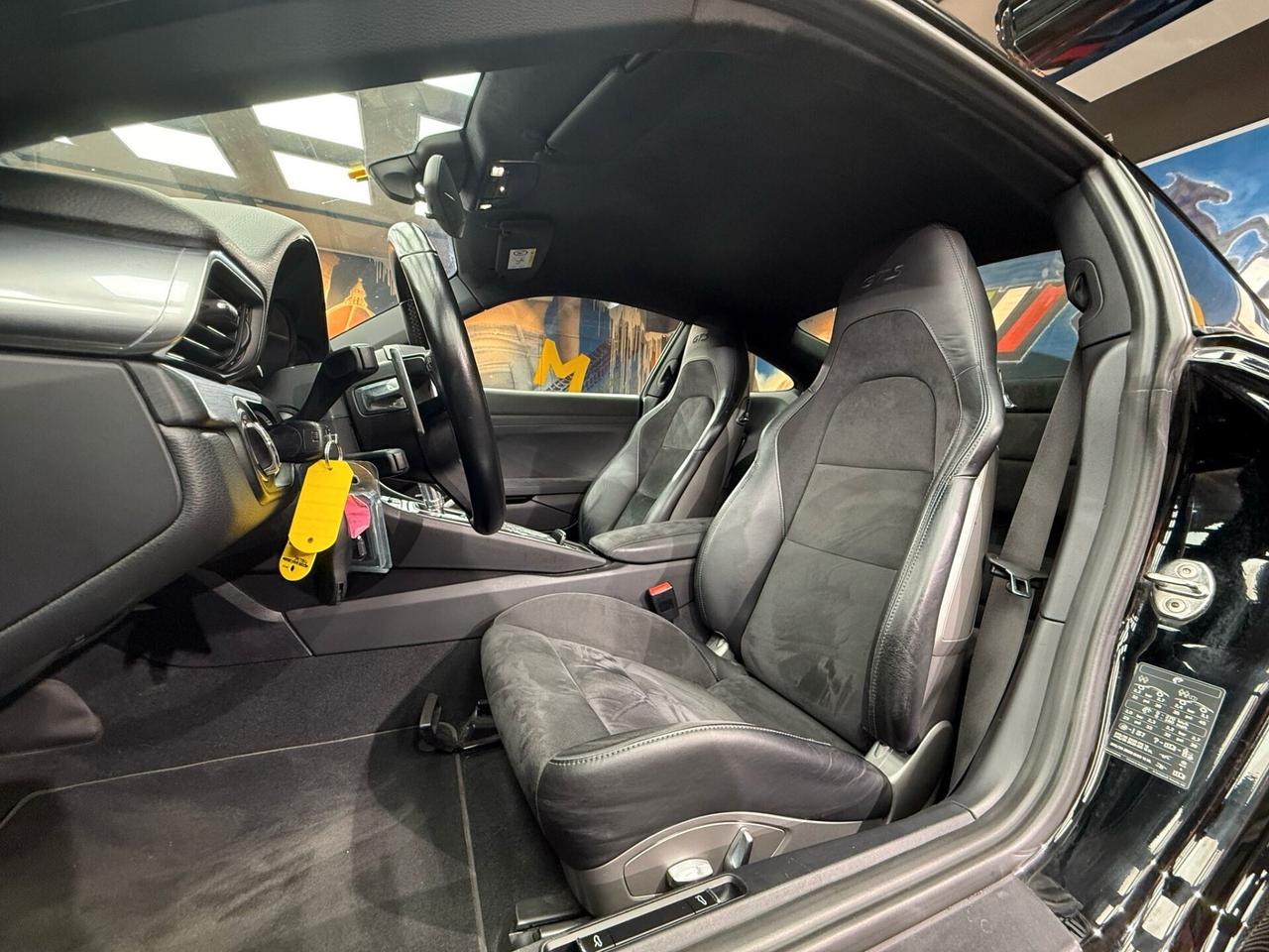 Porsche 911 3.0 Carrera 4 GTS Coupé (371)