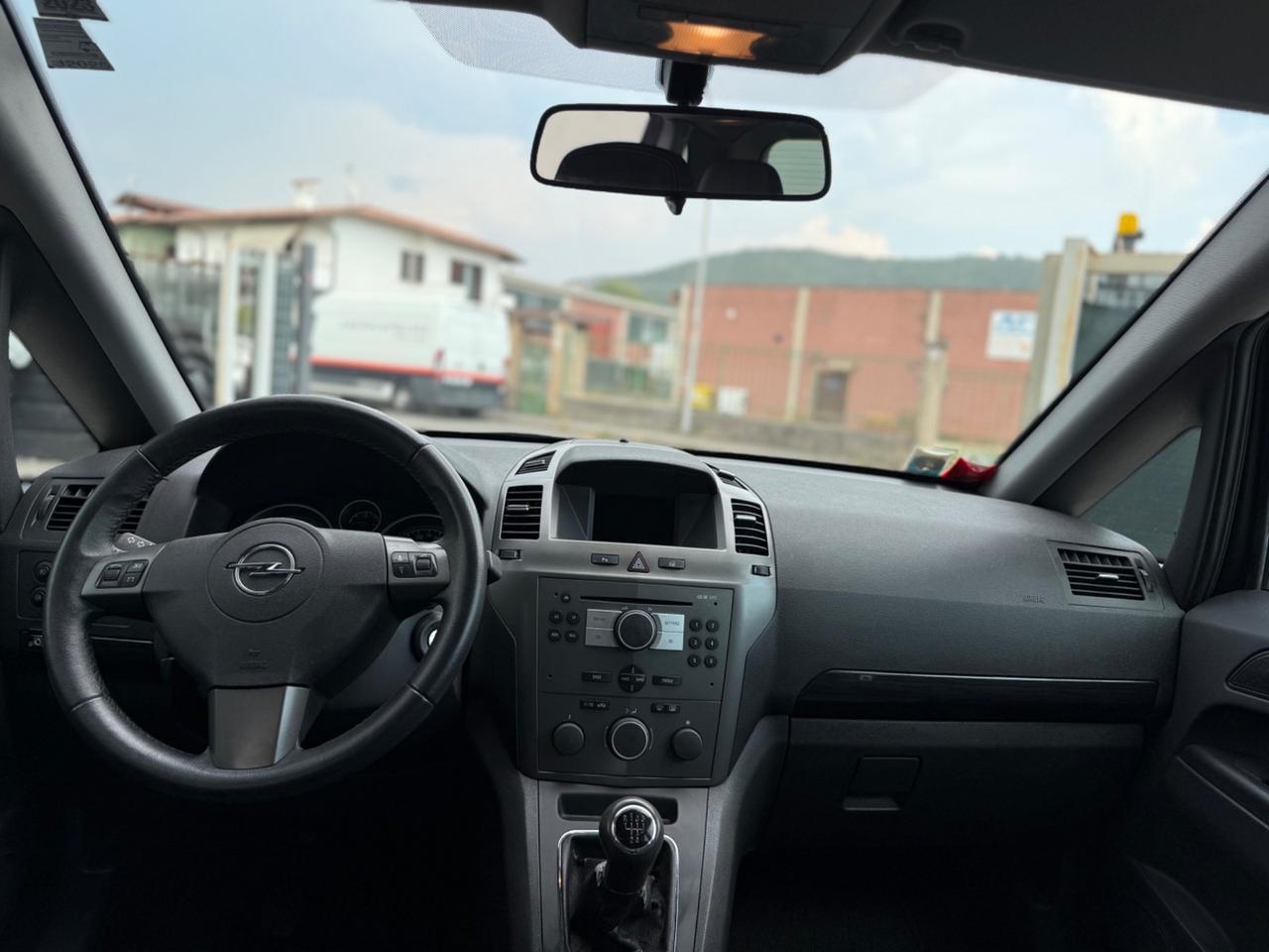 Opel Zafira 1.8 16V VVT Cosmo