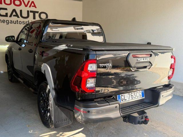 TOYOTA Hilux 2.8 D A/T 4WD 4 porte Double Cab Invincible