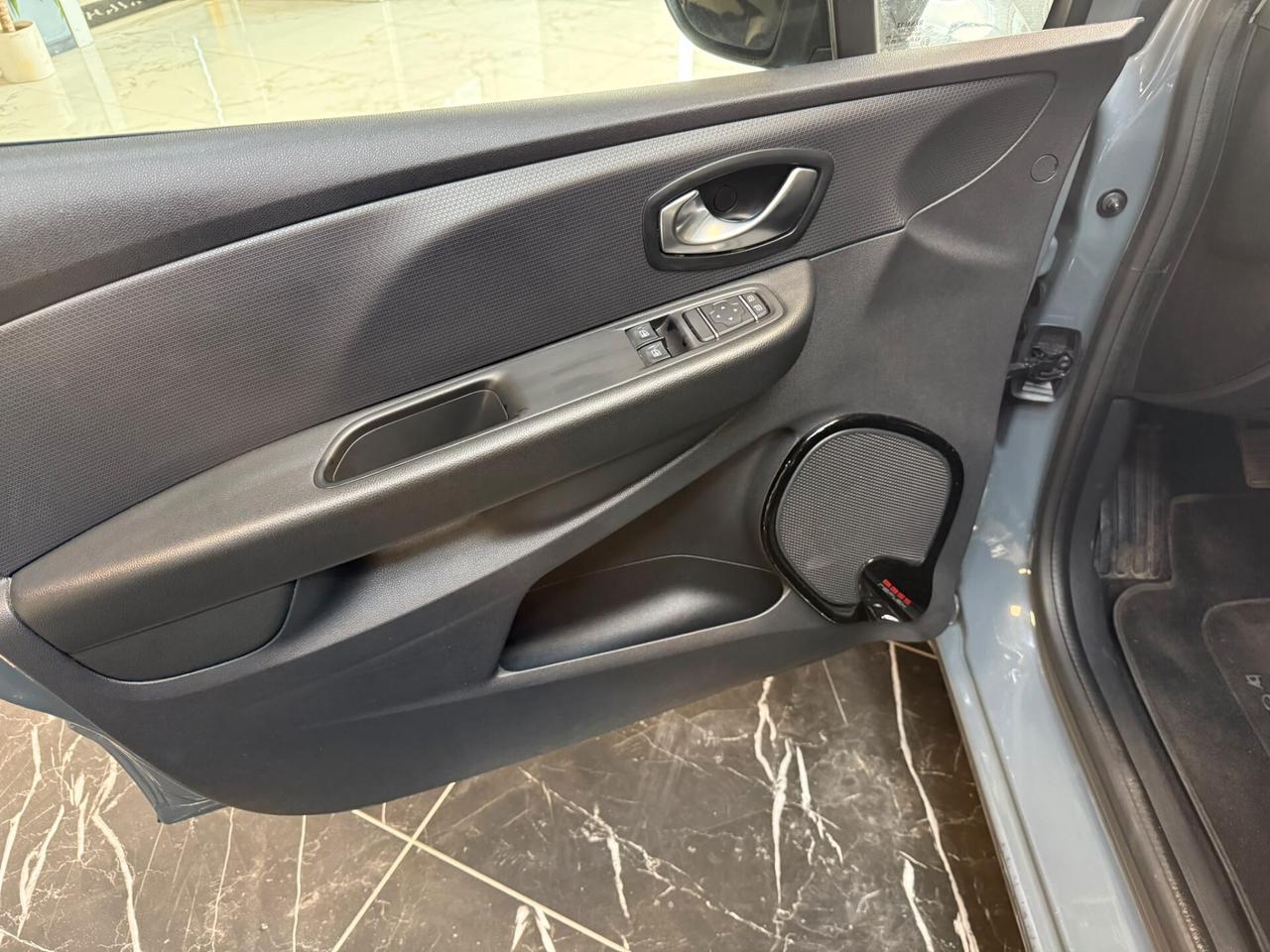 Renault Clio dCi 8V 90 CV 5 porte Moschino Intens