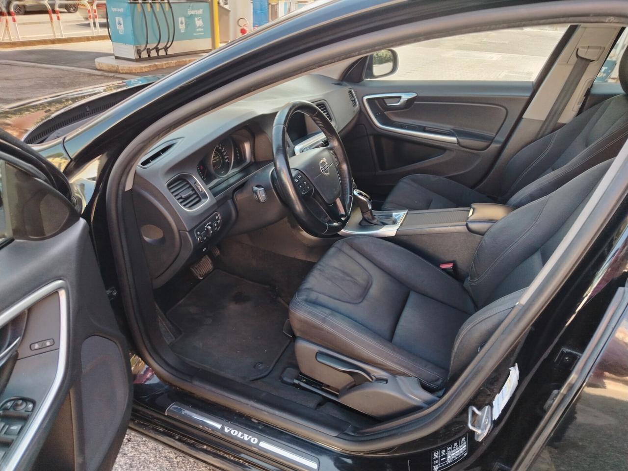 Volvo V60 D2 Geartronic Summum