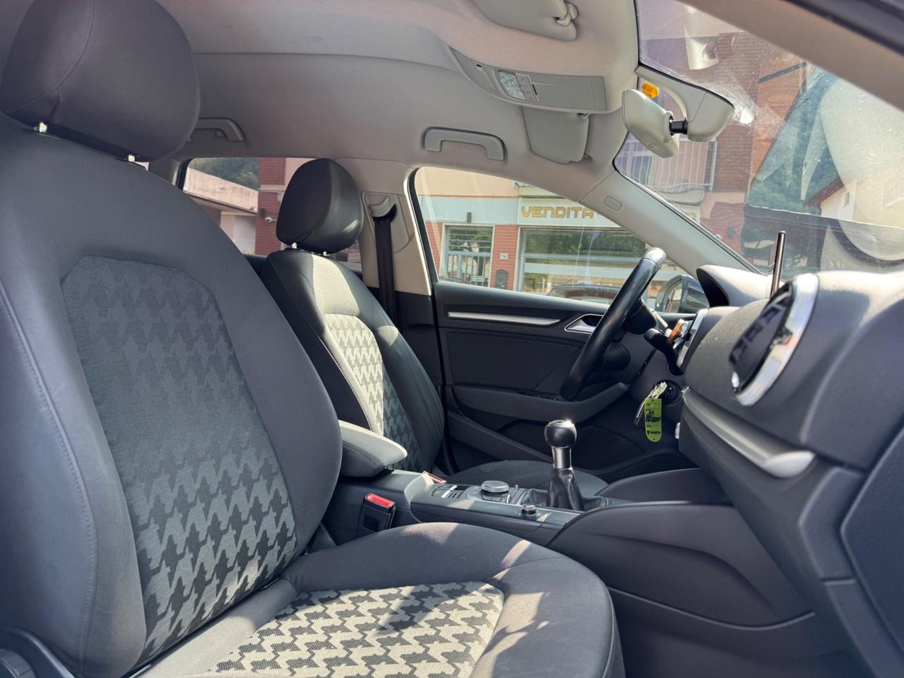 Audi A3 SPB 1.6 TDI Sport - SENSORI PER IL PARCHEGGIO - VETRI OSCURATI