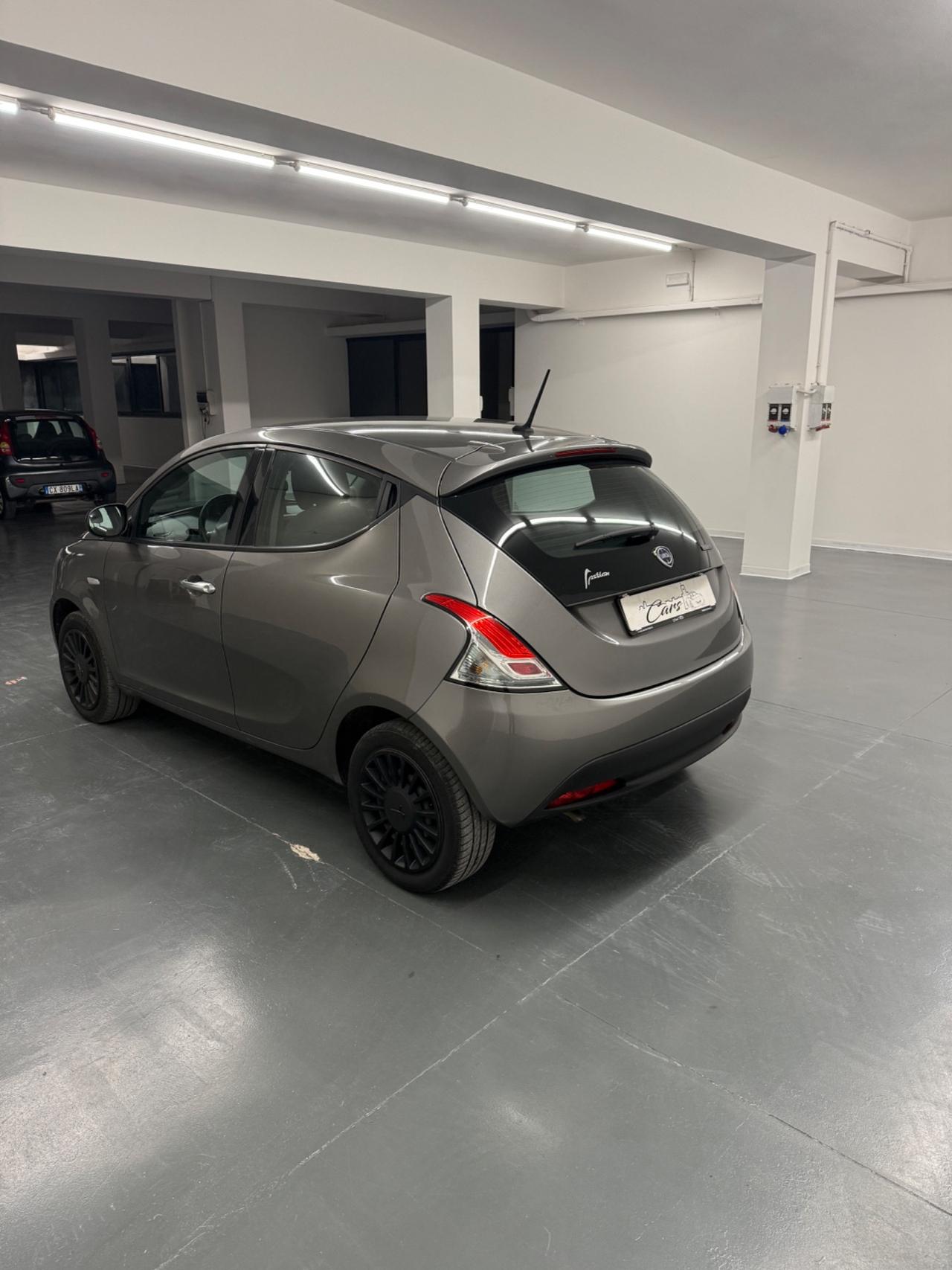 Lancia Ypsilon 1.0 FireFly 5 porte S&S Hybrid Ecochic A. Ferretti