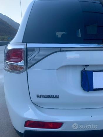 MITSUBISHI Outlander 2.2 DI-D 4WD Instyle AUT.