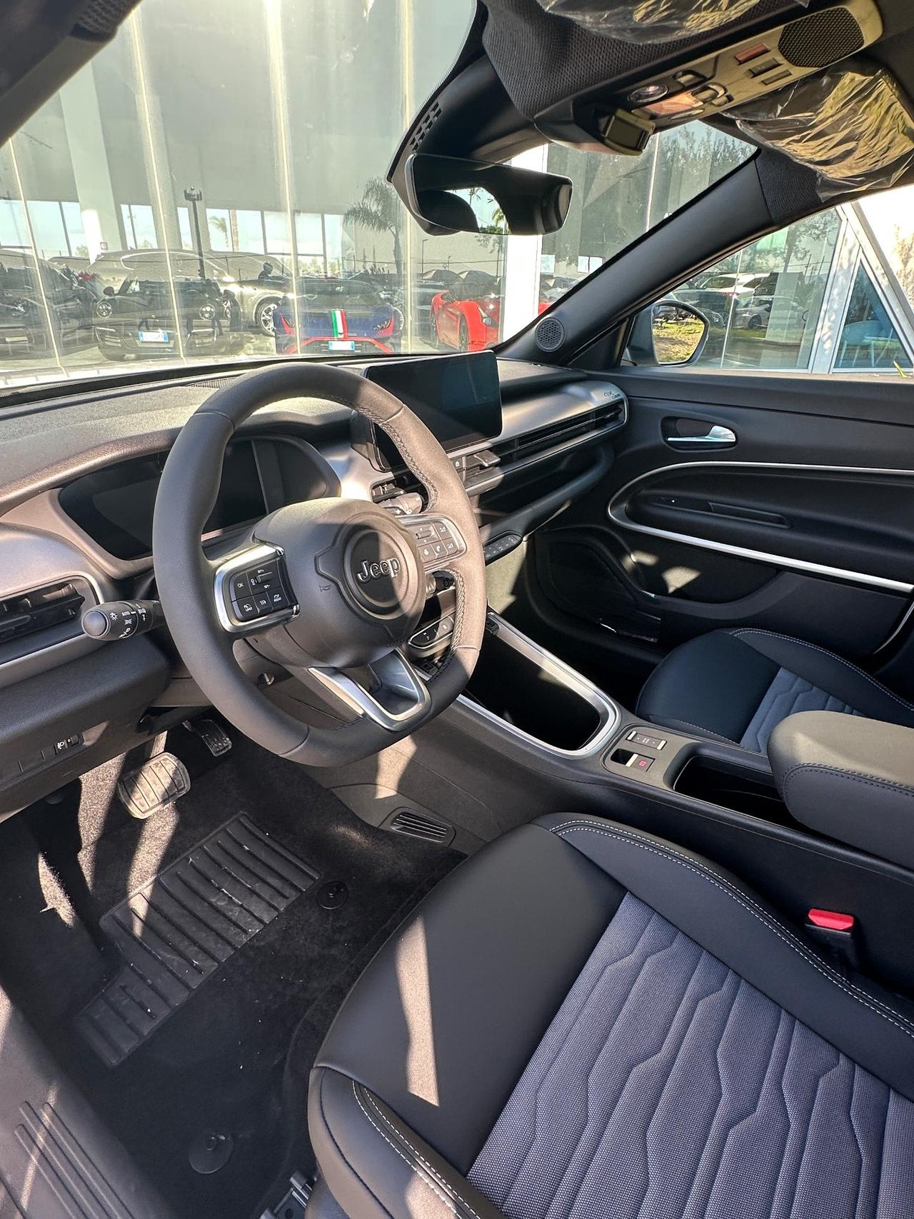 Jeep Avenger 1.2 Upland 4xe possibilità noleggio no scoring