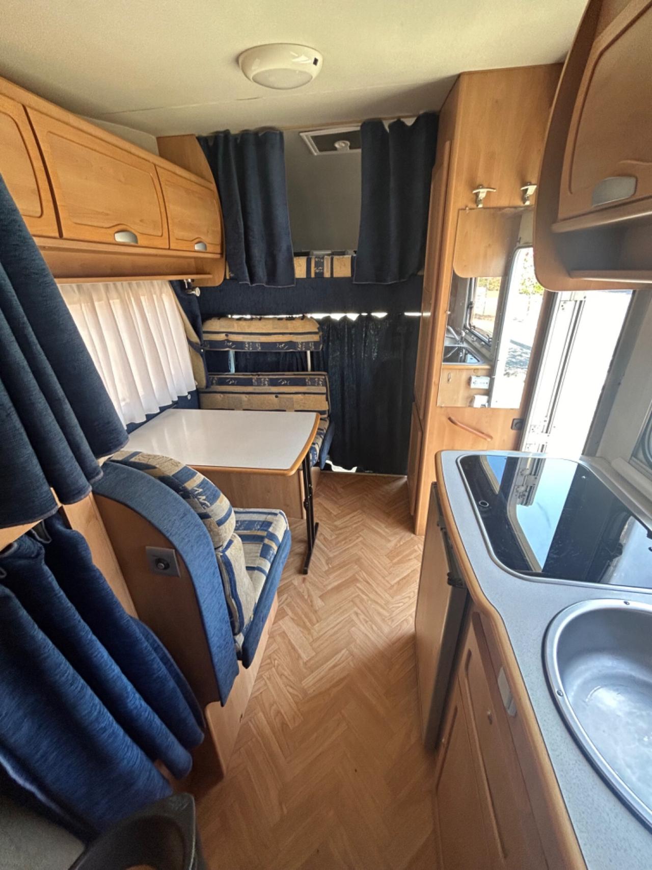 Camper mansardato 6 posti Mc louis
