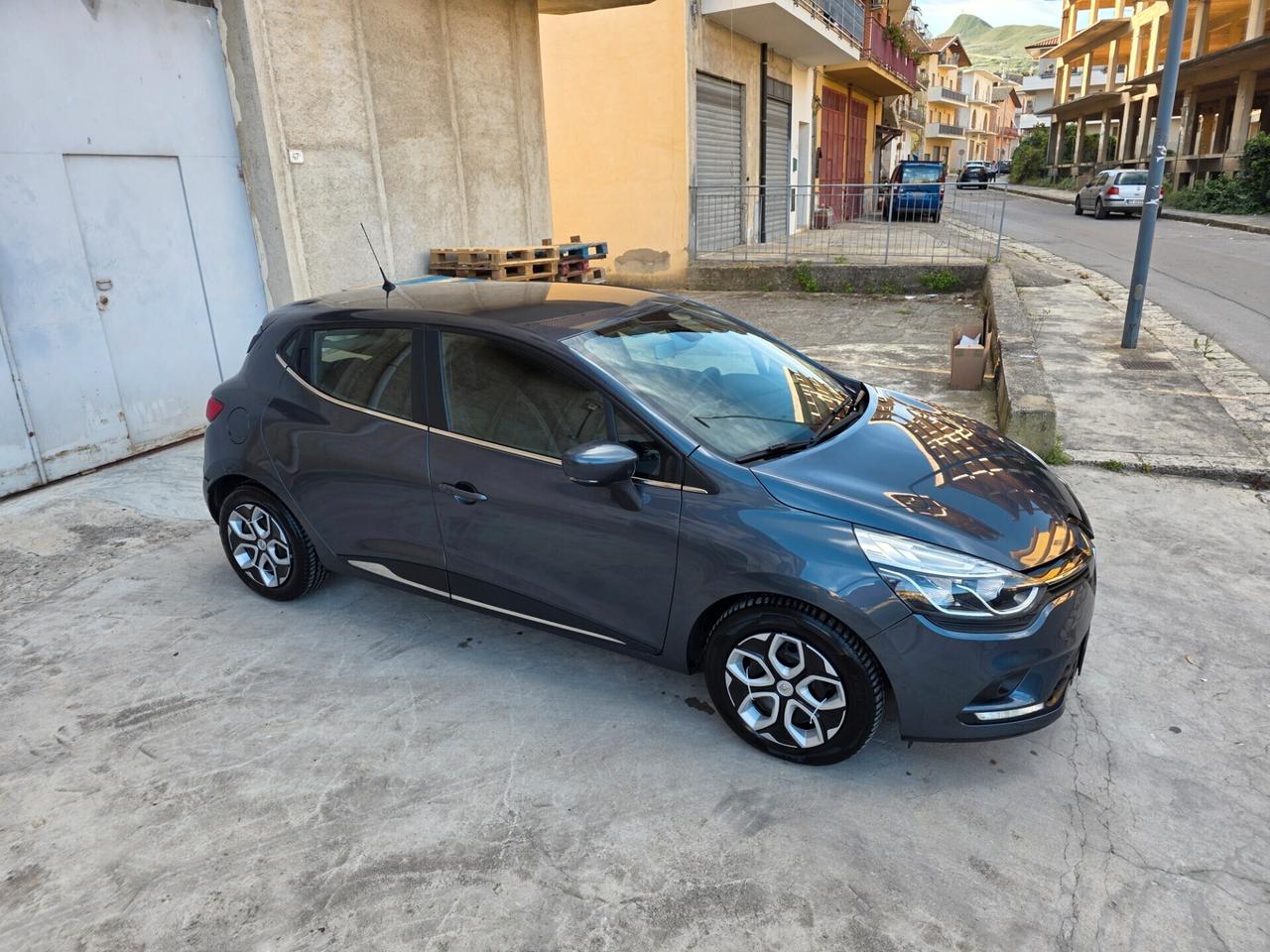 Renault Clio dCi 8V 75 CV 5 porte Duel