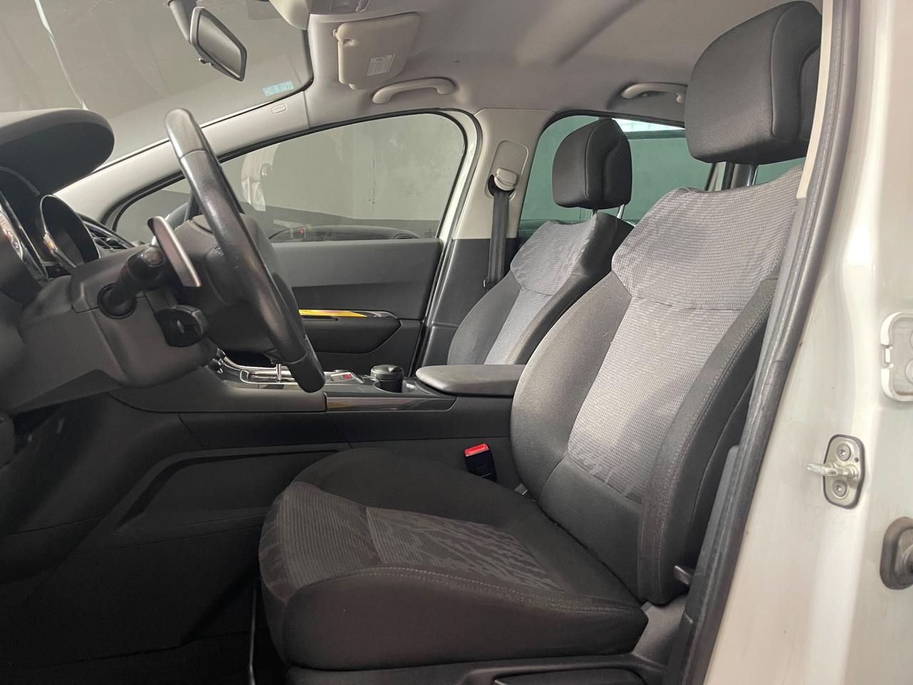 Peugeot 3008 1.6 HDi 110CV cambio robotizzato Premium