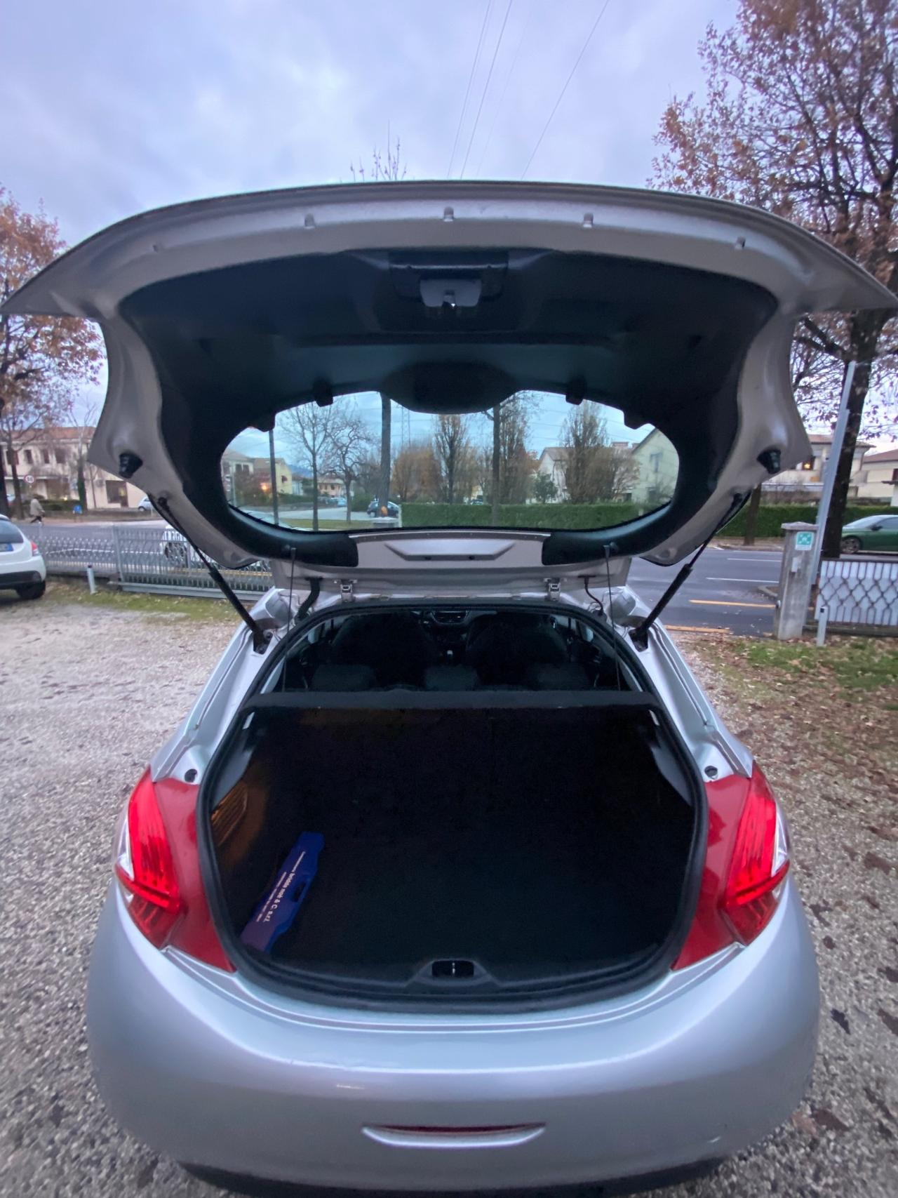 Peugeot 208 PureTech 82 5 porte Allure