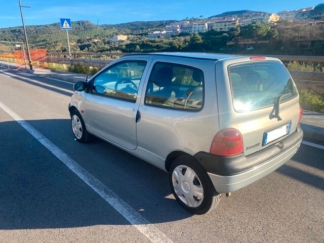 RENAULT TWINGO 1.2i DAVVERO MOLTO BELLA POCHI KM GUARDA