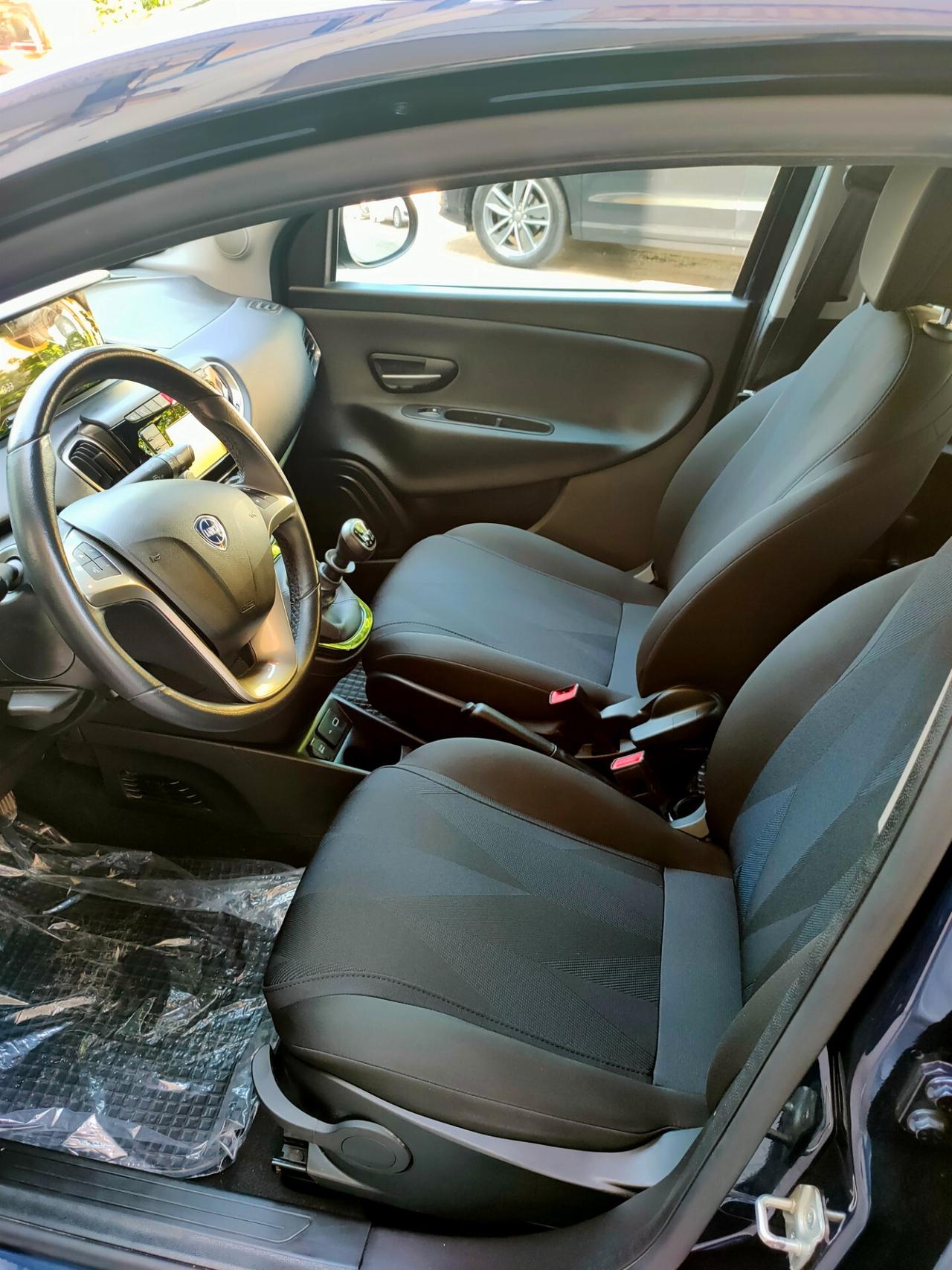 Lancia Ypsilon 1.0 FireFly 5 porte S&S Hybrid Ecochic Gold