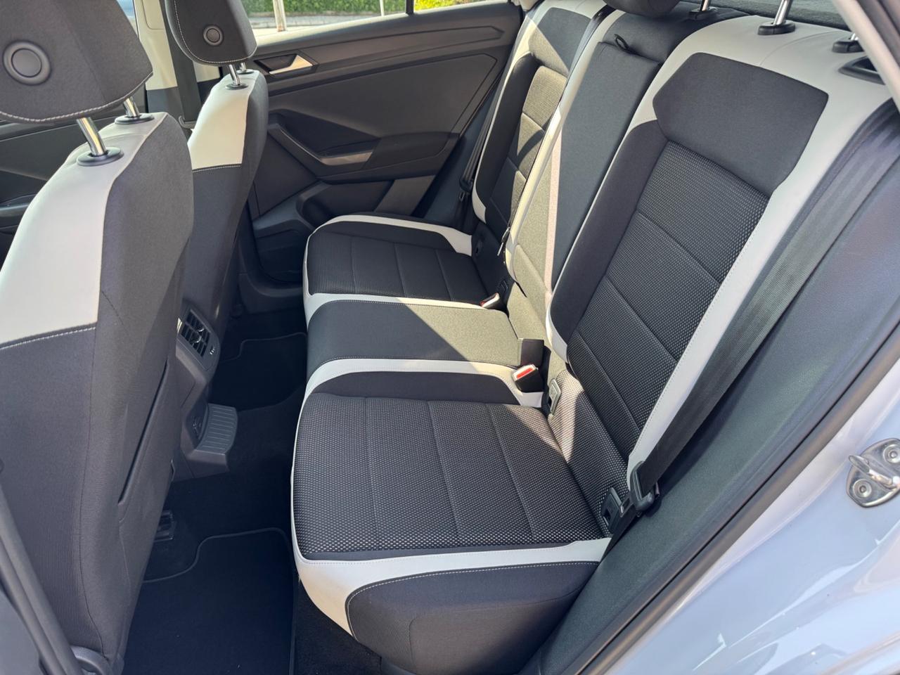 Volkswagen T-Roc 1.6 TDI SCR Advanced VIRTUAL, LED, TELECAMERA