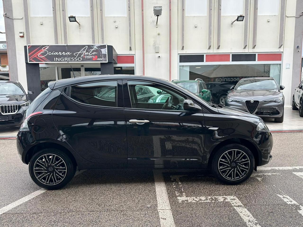 Lancia Ypsilon 1.0 FireFly 5 porte S&S Hybrid Gold