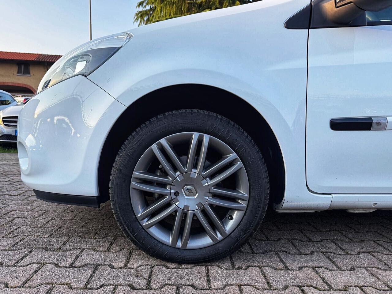 Renault Clio 1.6 16V 3 porte AUTOMATICA OK NEOPATENTATI