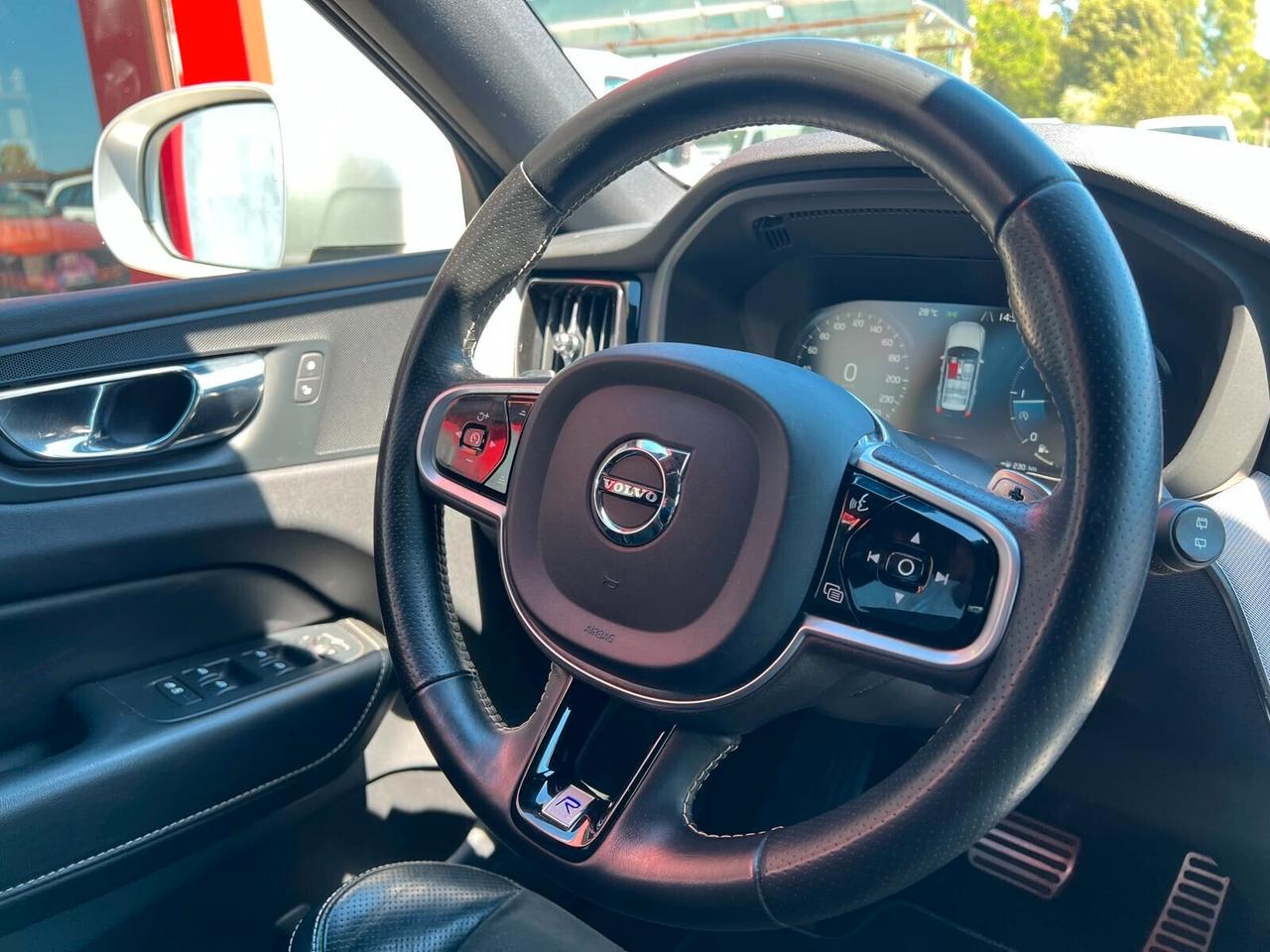 Volvo XC60 D4 AWD R-design * PREZZO REALE oppure €379 mese