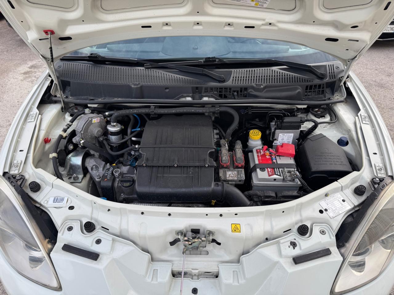 Lancia Ypsilon 1.4 Unyca