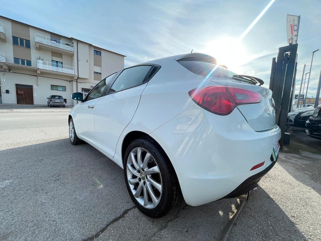 Alfa Romeo Giulietta 1.6 JTDm-2 105 CV Distinctive