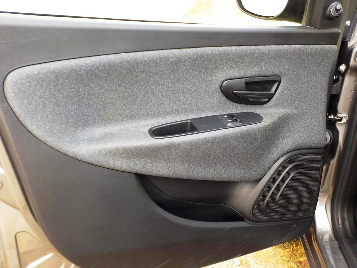 Lancia Ypsilon 1.0 FireFly 5 porte S&S Hybrid Ecochic Silver