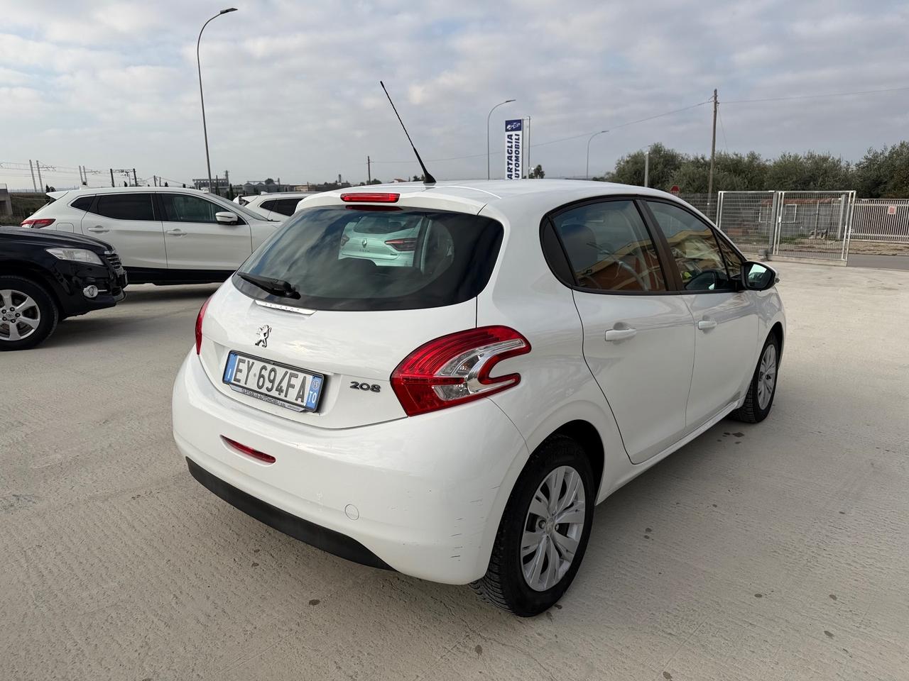 Peugeot 208 1.4 HDi 68 CV AUTOCARRO 5 POSTI
