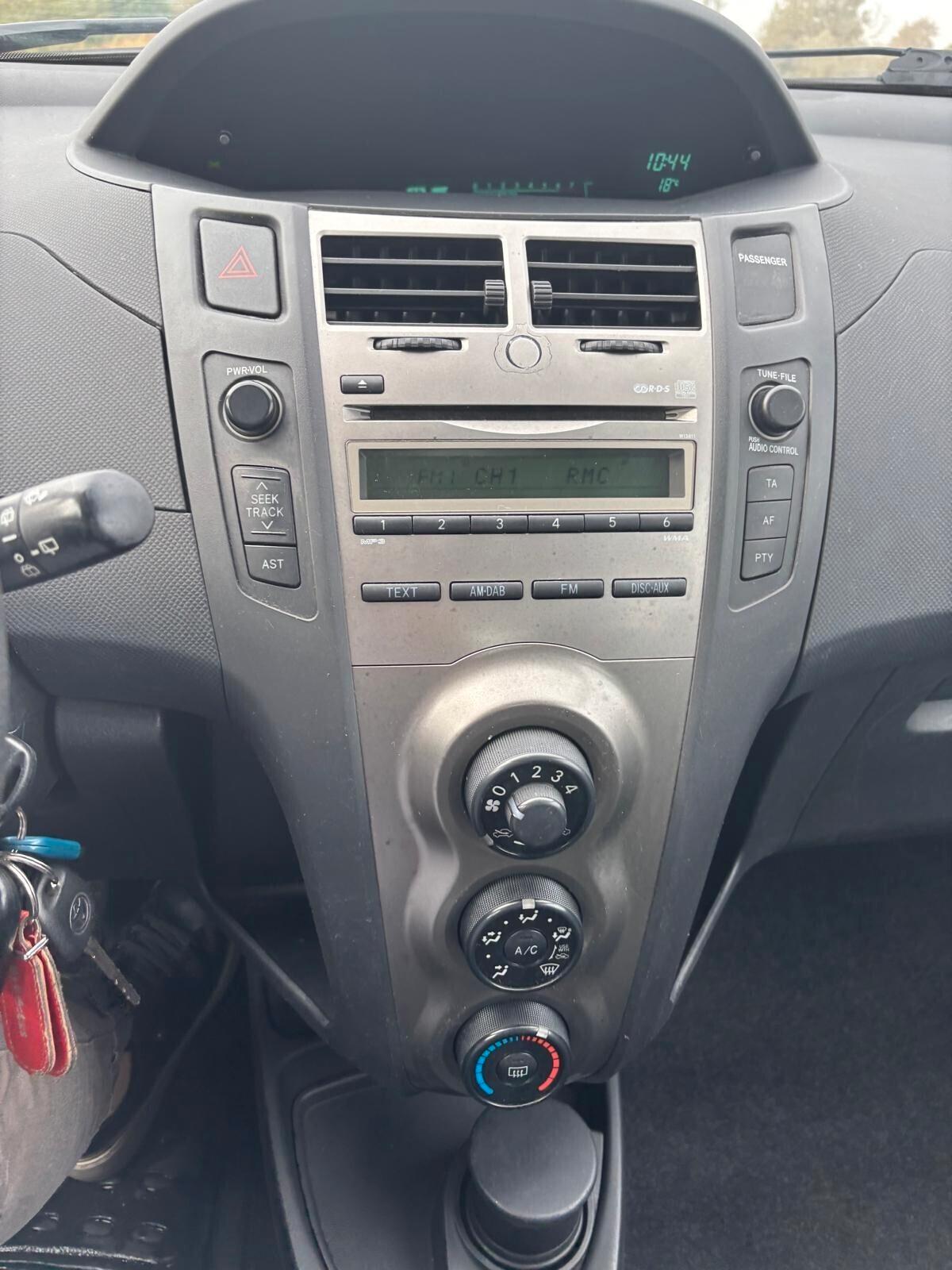 Toyota Yaris 1.0 3 porte Sol CON SOLI 108024 KM, ADATTA AI NEOPATENTATI