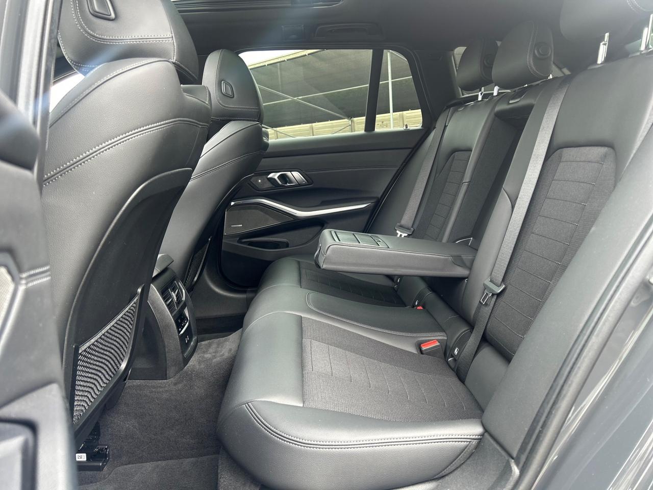 Bmw 318d 48V Touring Individual