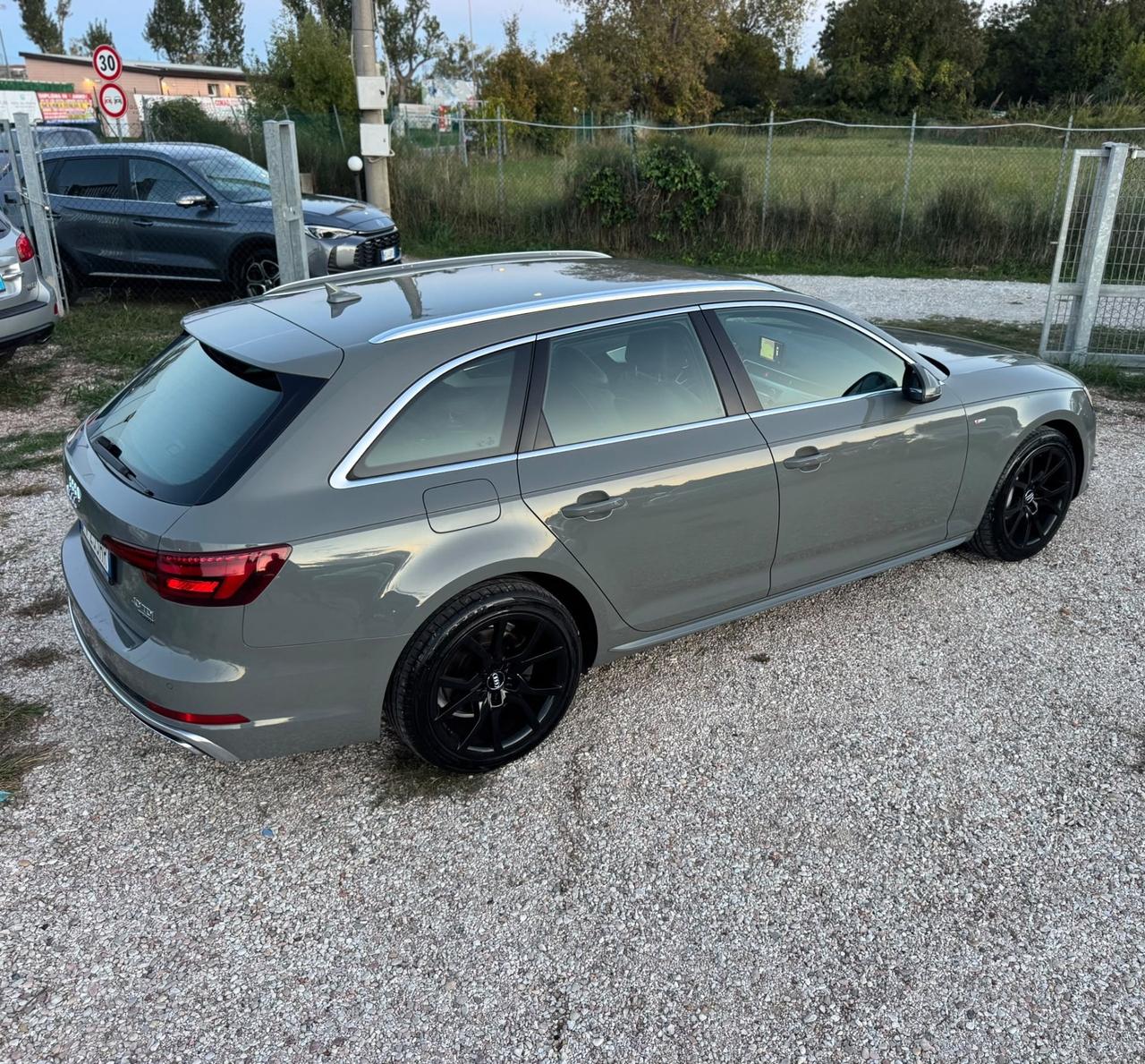 Audi A4 Avant 40 TDI quattro S tronic Line edition