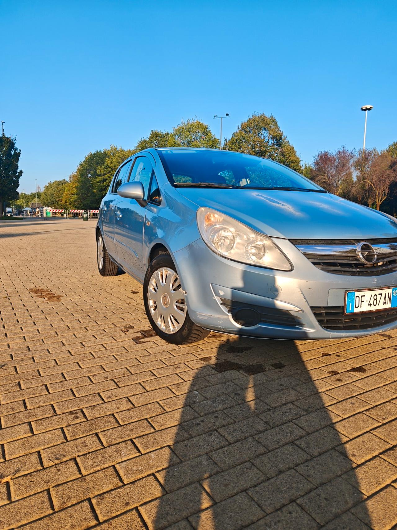 Opel Corsa 1.4 16V 5 porte Cosmo