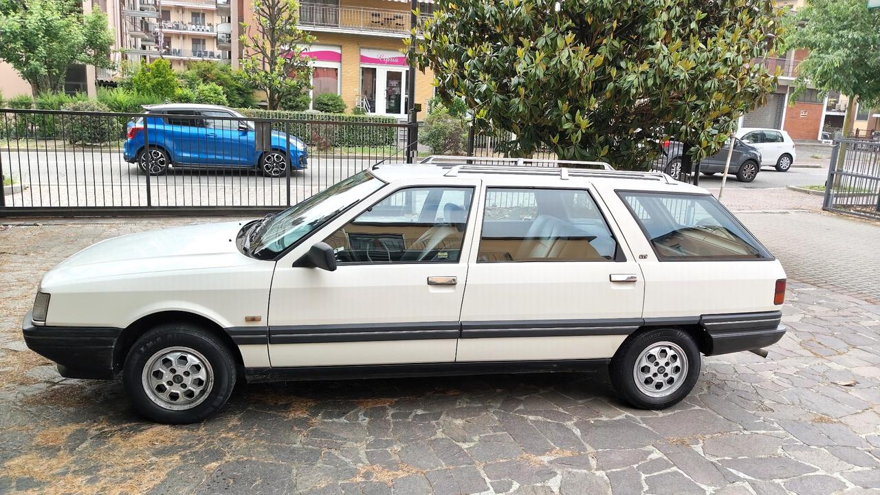 Renault R 21 Nevada 1.7 GTS + gancio traino