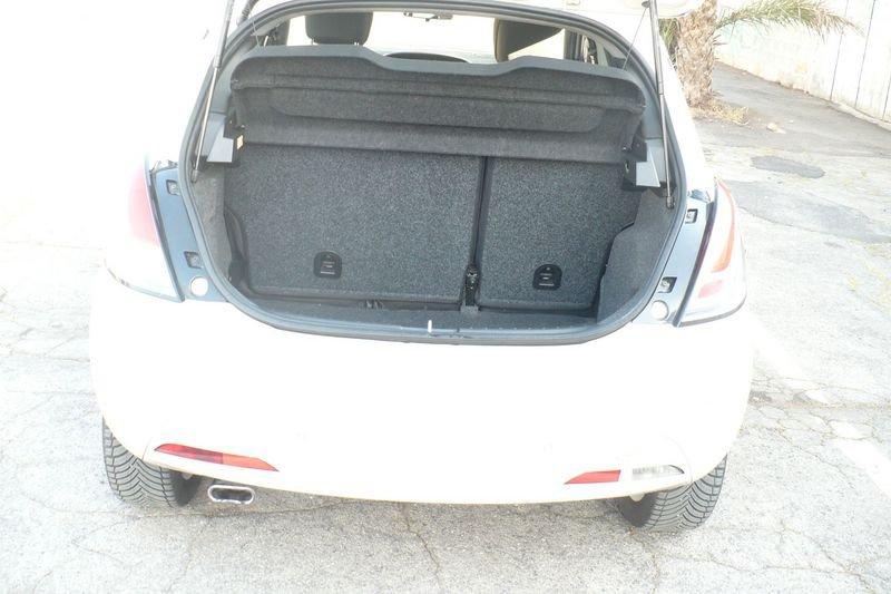 Lancia Ypsilon 1.2 69 CV 5 porte Silver