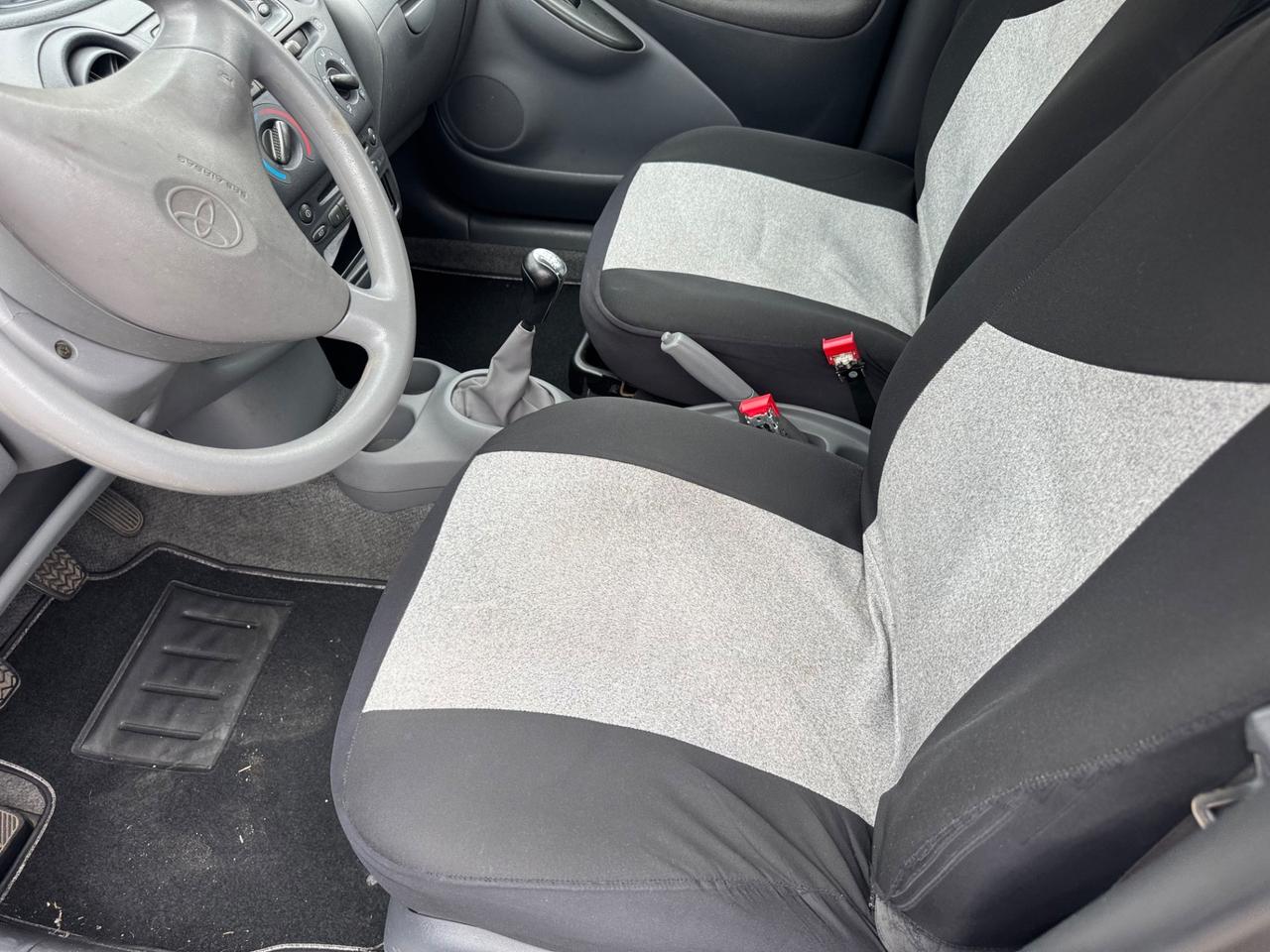 Toyota Yaris 1.0i 16V cat neopatentati 120000km