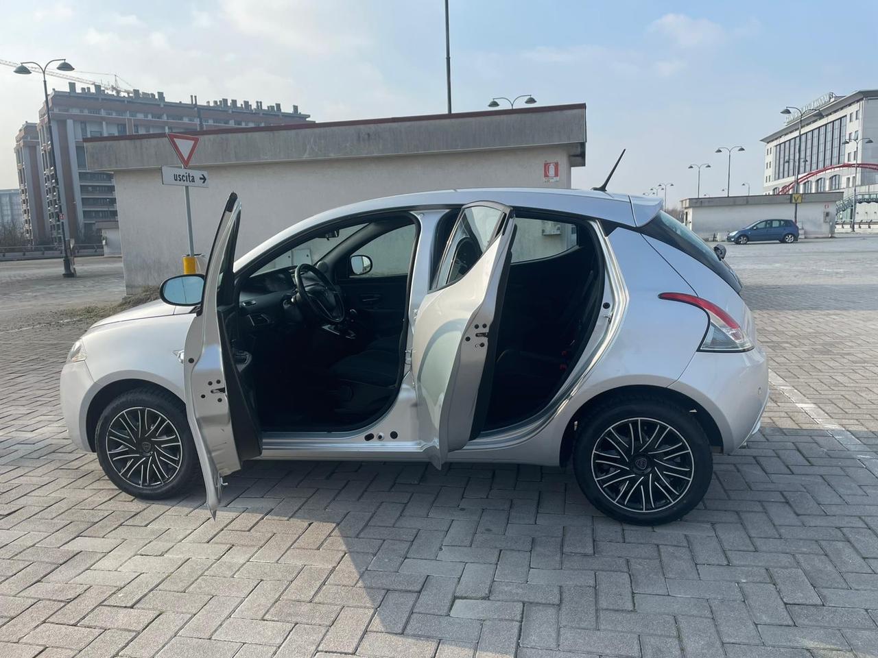 Lancia Ypsilon 1.2 69 CV UNI.PRO 12 MESI GARANZIA