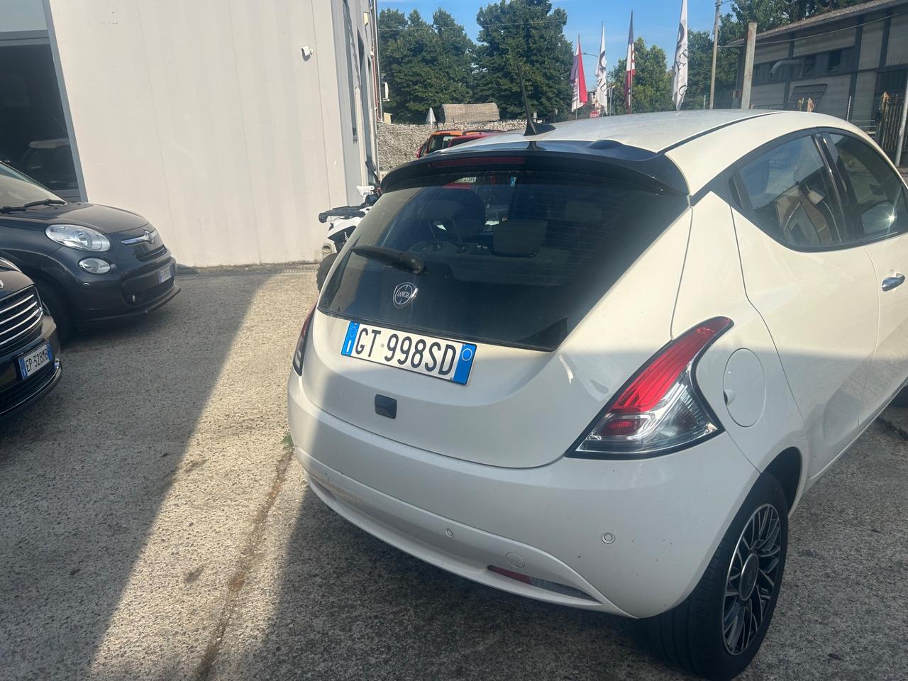 Lancia Ypsilon 1.0 FireFly 5 porte S&S Hybrid Platino
