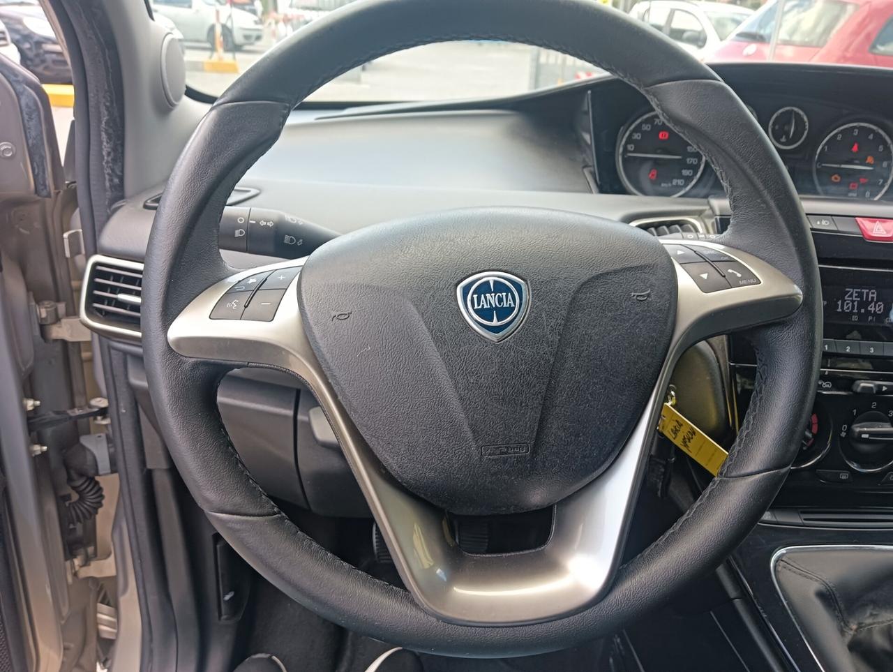 Lancia Ypsilon 1.2 69 CV 5 porte Gold