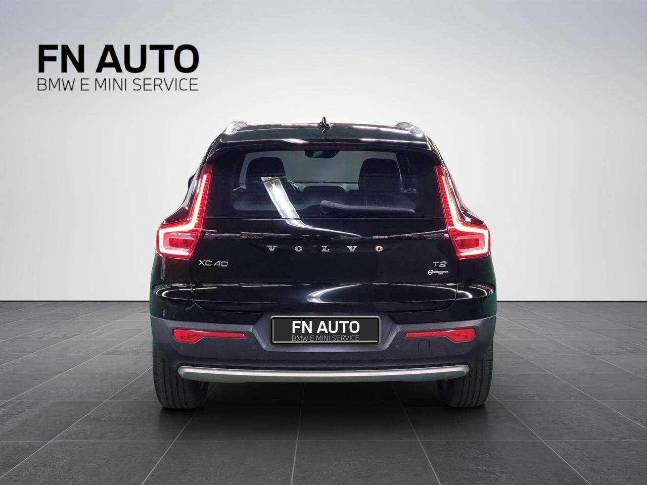 Volvo XC40 T2 automatico Momentum