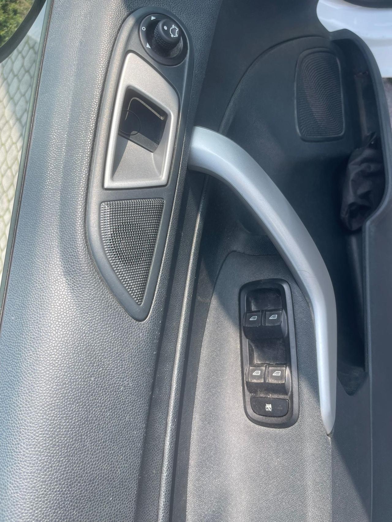 Ford Fiesta 1.4 5 porte Bz.- GPL Titanium