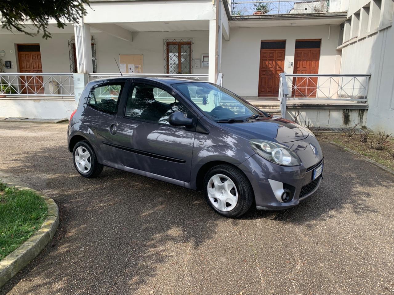 Utilitaria 1.2 benzina neopatentati