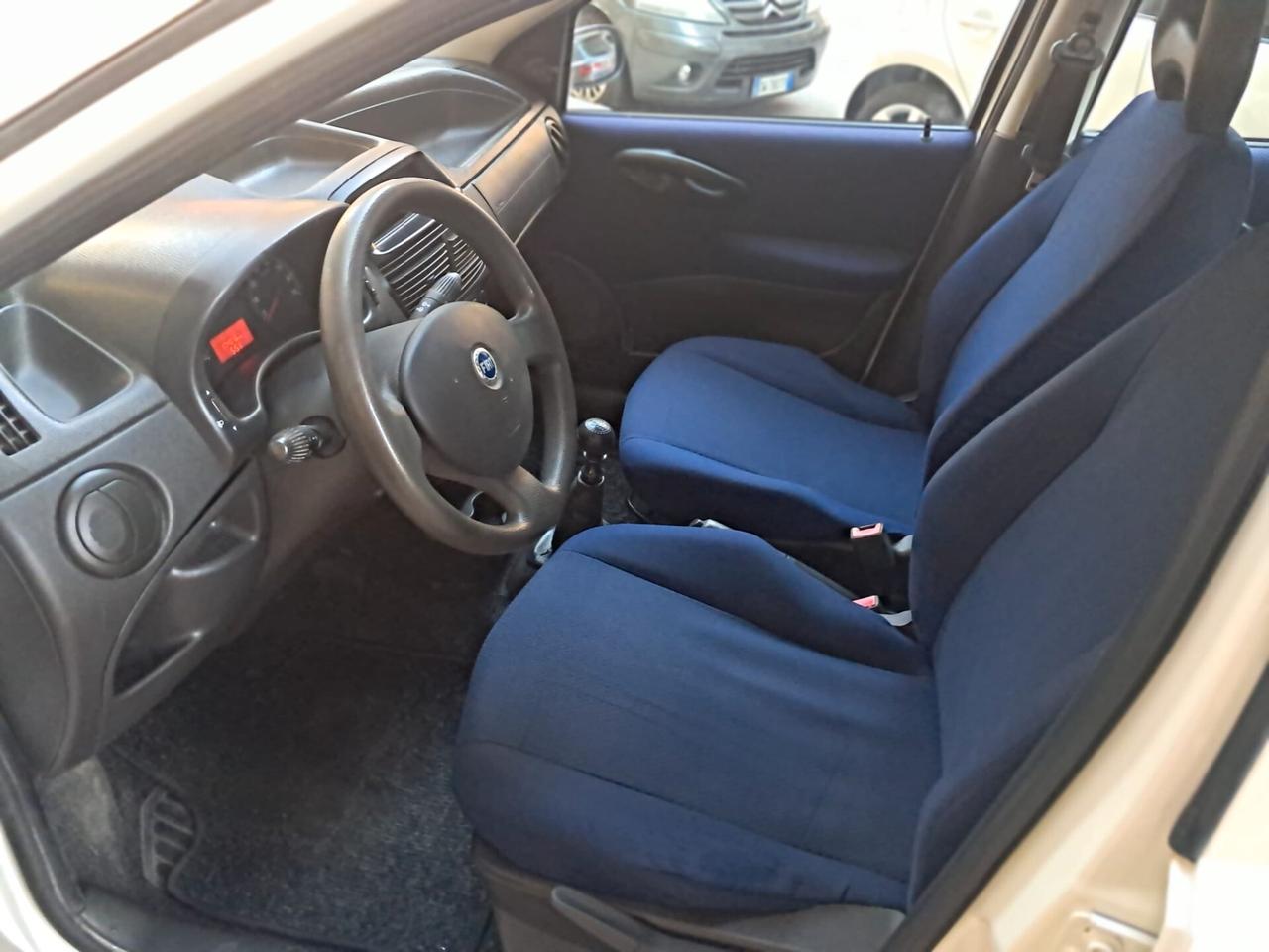 FIAT PUNTO 1.2 5PORTE-NEOPATENTATI-Euro 2690