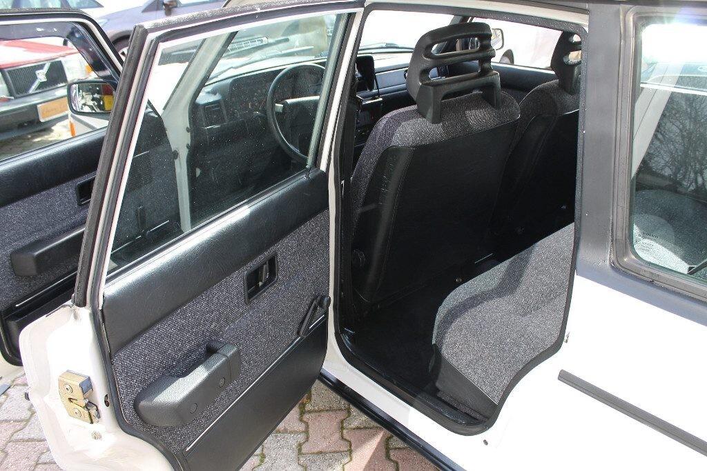 VOLVO 240 2.0 cat Station Wagon Polar